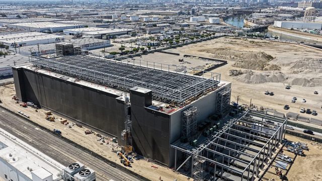 Data Center Developments: Record Construction Amidst Low Vacancy Rates