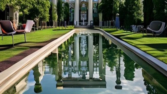 Trump's Reflecting Pool: A Green Metaphor for Challenges Ahead